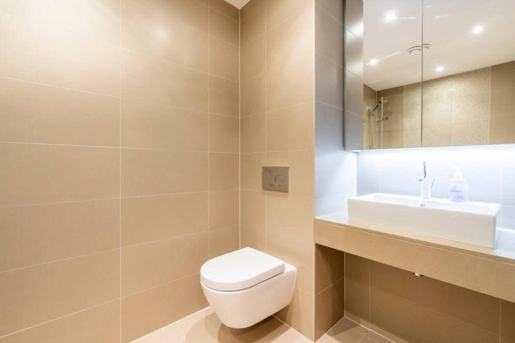 1 Bedroom Penthouse Flat In East ลอนดอน ภายนอก รูปภาพ
