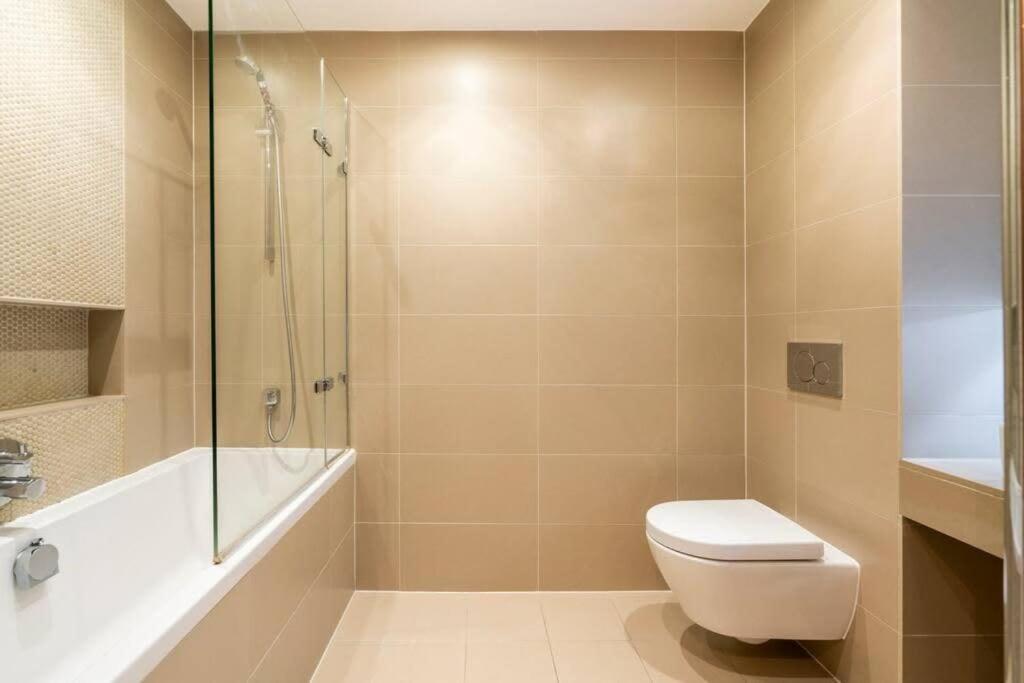 1 Bedroom Penthouse Flat In East ลอนดอน ภายนอก รูปภาพ