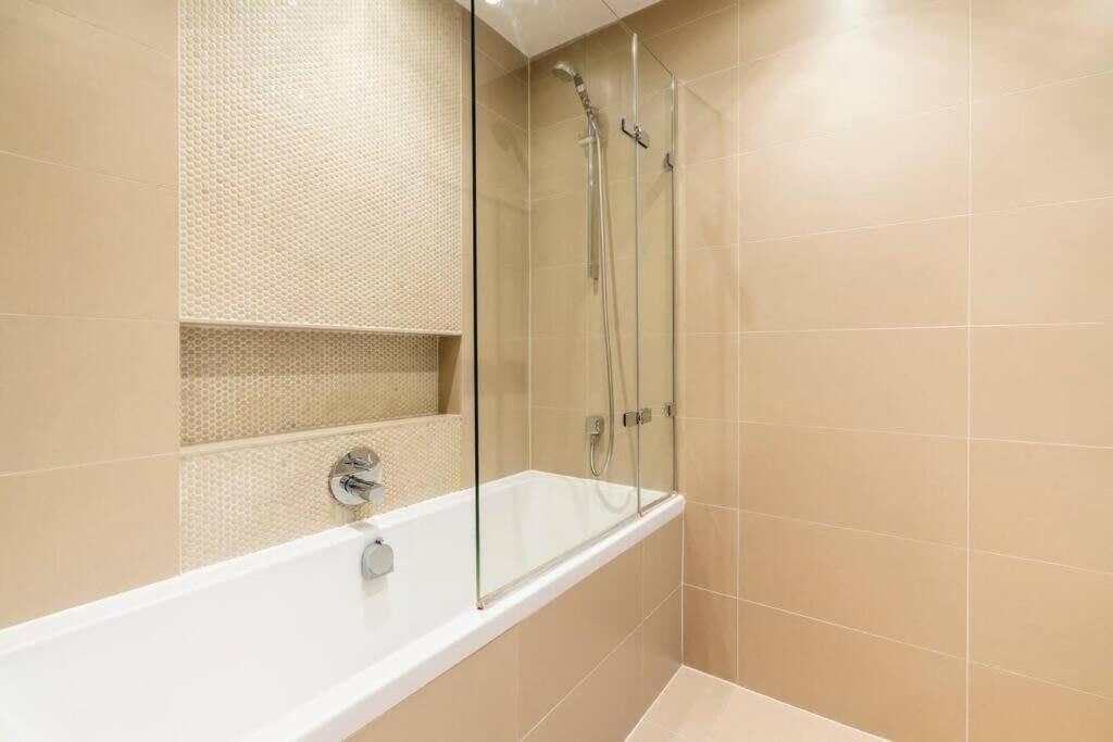 1 Bedroom Penthouse Flat In East ลอนดอน ภายนอก รูปภาพ