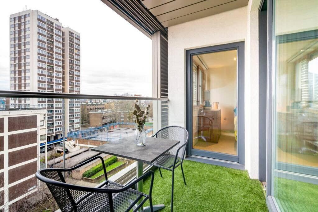 1 Bedroom Penthouse Flat In East ลอนดอน ภายนอก รูปภาพ